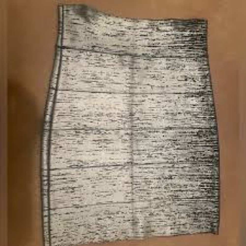 BCBG skirt Foil Metallic and Black Sz L